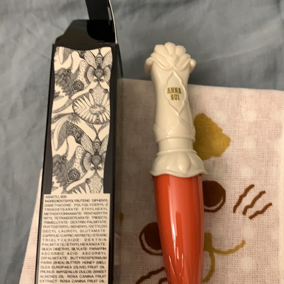 🆕👀rare hard to find Anna Sui protective lip gloss 600 - Picture 3 of 3